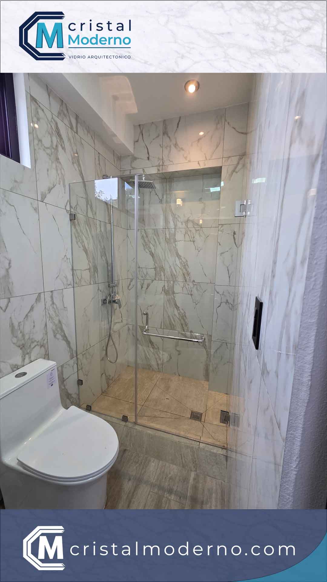 Puerta abatible de ducha en vidrio templado claro